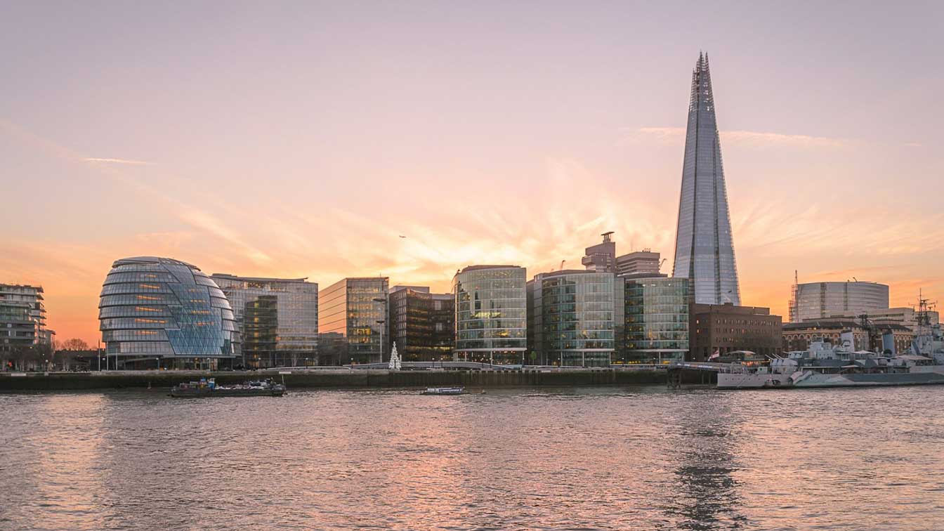 London cityscape at dusk, River thames & the shard tower, Blog post UK Set For A Hiring Surge As London Employers Plan To Recruit New Staff, Fresh Start UK, investment immigration visa in The United Kingdom, England, Scotland - Middle East, Dubai, Cairo.